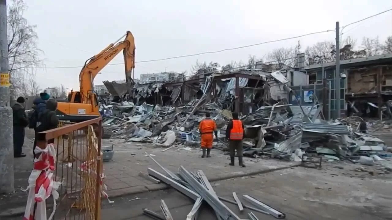 Снос тц мир. Снос торгового центра. парковое снос. парковое снесли дом. на 9 парковой в москве сносят дома.