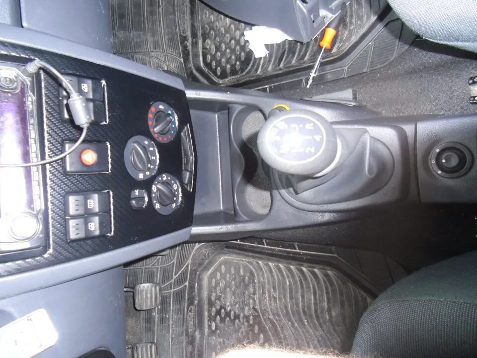 Как снять консоль кпп рено логан 2 центральная консоль Renault Logan (2G), 1,6 л, 2019 года аксессуары DRIVE2