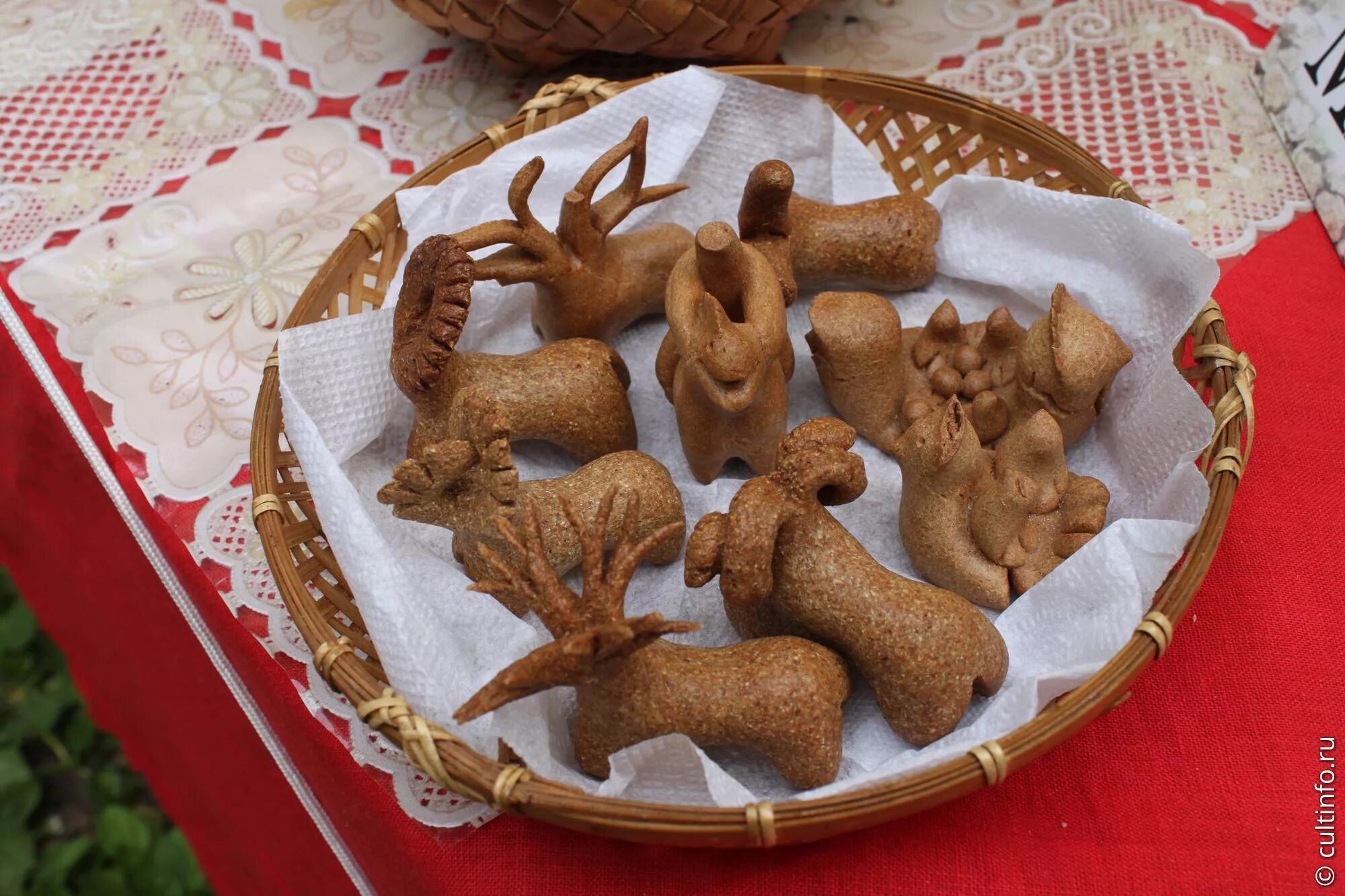 кутья поминальная. холмогорская козуля. холмогорская лепная козуля. пряники лепные козули. кутья на рождество.