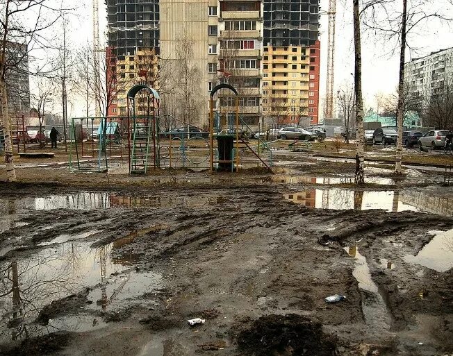 Московский ужасно. Грязь и разруха в Балашиха. Балашиха дворы разруха. Волгоград грязь разруха. Некрасивый двор.