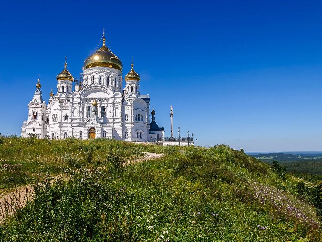 Край тщательно. Белая гора пермский край монастырь. уральский афон белогорский монастырь. белогорский николаевский монастырь. белогорский николаевский монастырь пермь.
