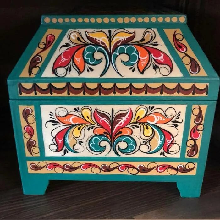 Егорьевский музей гуслицкая роспись. Борецкая роспись сундучок. Расписные сундуки городецкая роспись. Роспись ларца. Старинный расписной сундук.