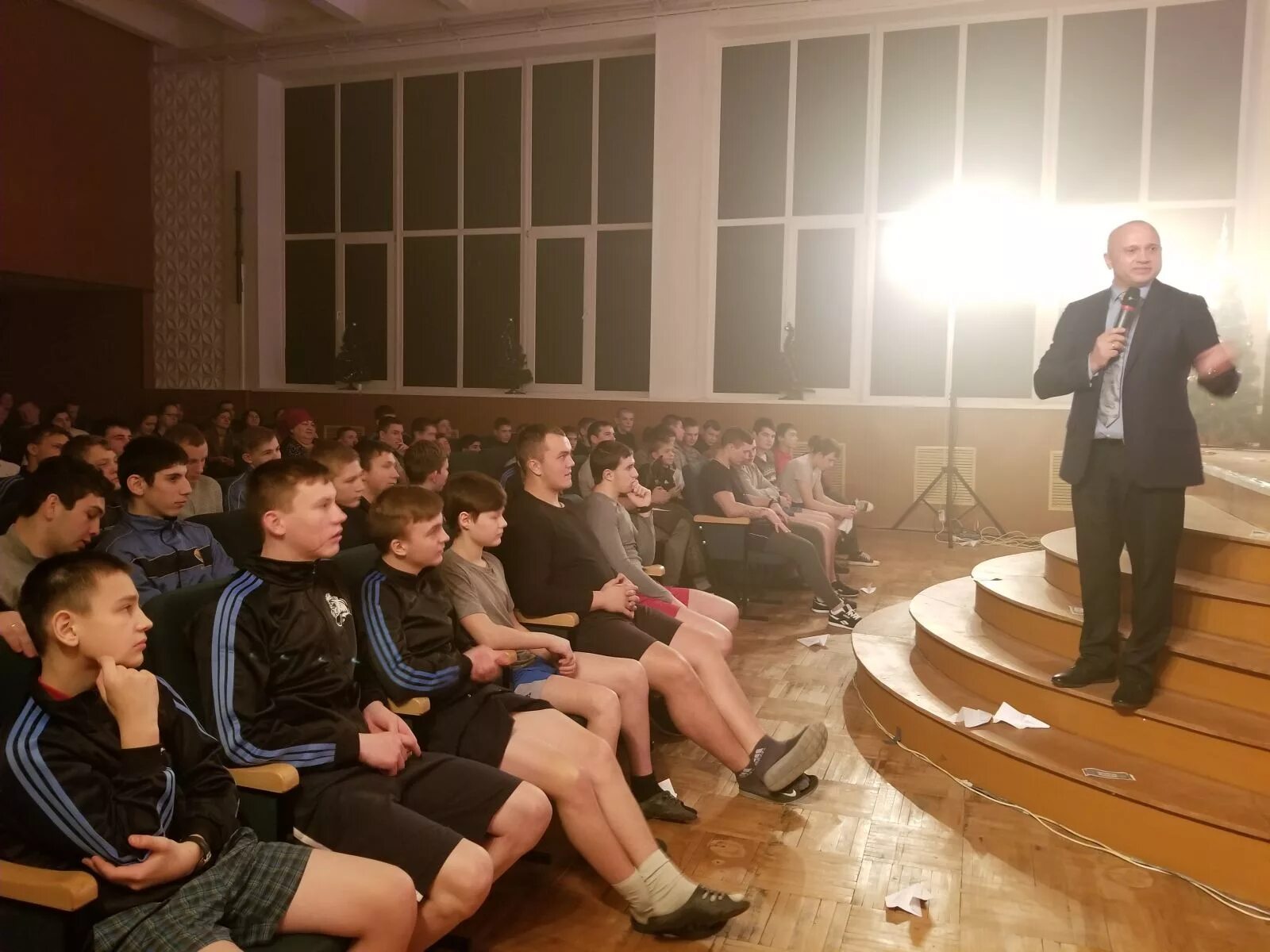 закрытые училища. спецшкола. закрытые училища. курсант военного училища. красивый офицер.