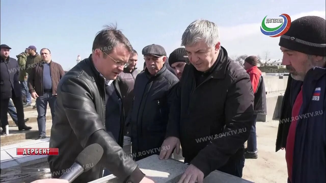 Ураза в дербенте. Фонтан в Дербенте парк Низами. Парк Низами Гянджеви в Дербенте. Новый фонтан в Дербенте. Фонтан в Дербенте самый большой в России.