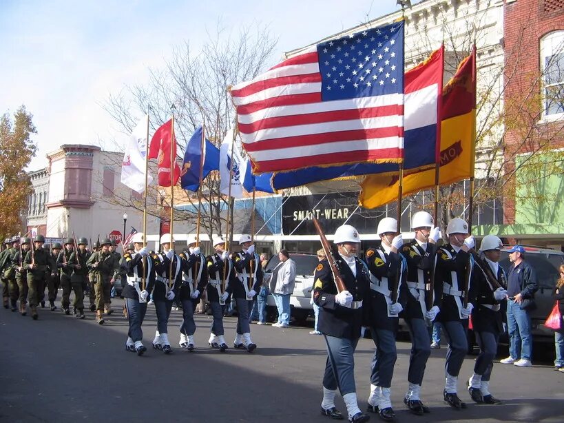 Veterans day. День ветеранов в Америке. День ветеранов 11 ноября в США. День ветеранов в США служба в церкви. Выходной день ветеранов в США.