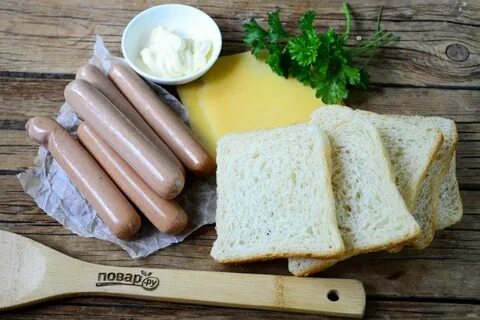 Сосиски в тостовом хлебе с сыром