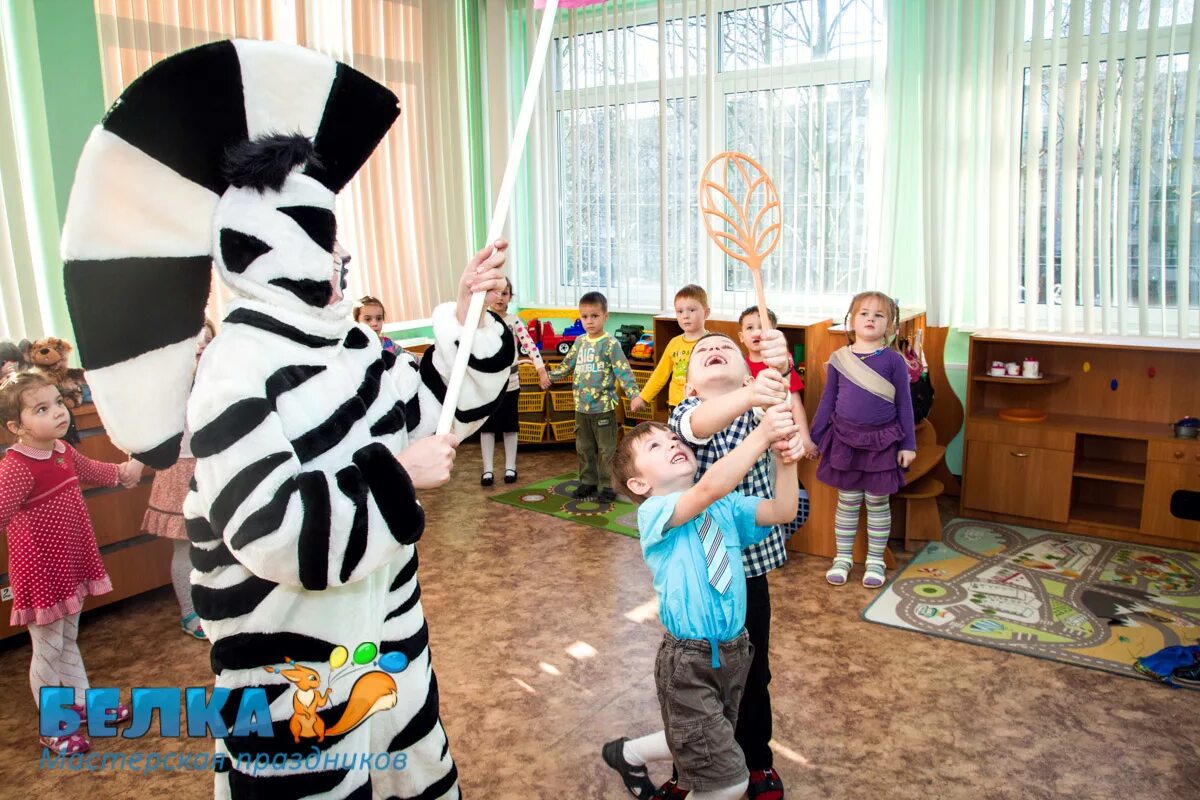 Алекс мадагаскар ростовые куклы. День рождения в стиле мадагаскар. Аниматор мадагаскар. Аниматор мадагаскар. Аниматор лев мадагаскар.