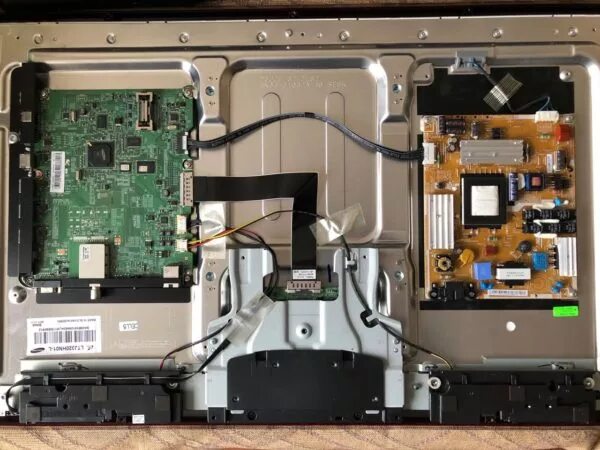 телевизор samsung ue40f6800ab. телевизор самсунг ue40ku6400u. снять крышку телевизора samsung. 50 8500 самсунг разобранный телевизор. инструмент для вскрытия задний крышки телевизора lg.