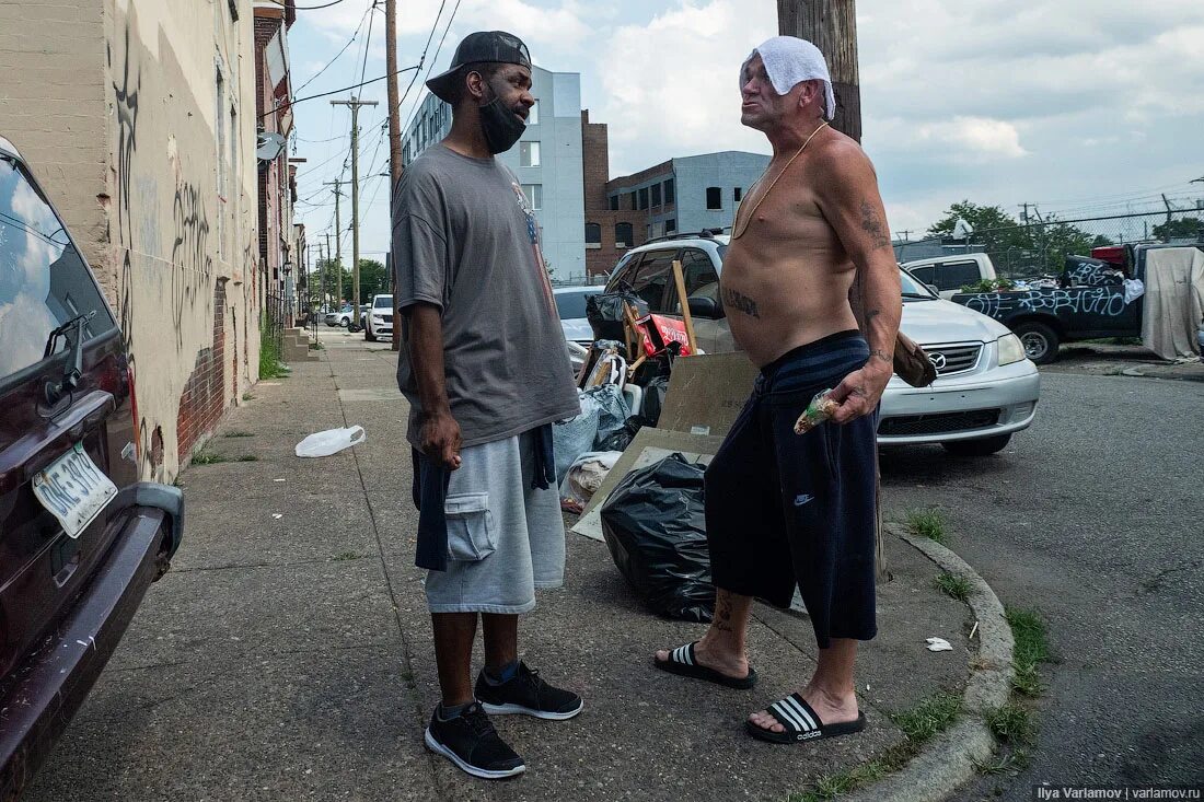 Черные кварталы в сша. Жители гетто. Ганстерлительный гетто. Гетто сериал хьюи. Сколько гето лет.