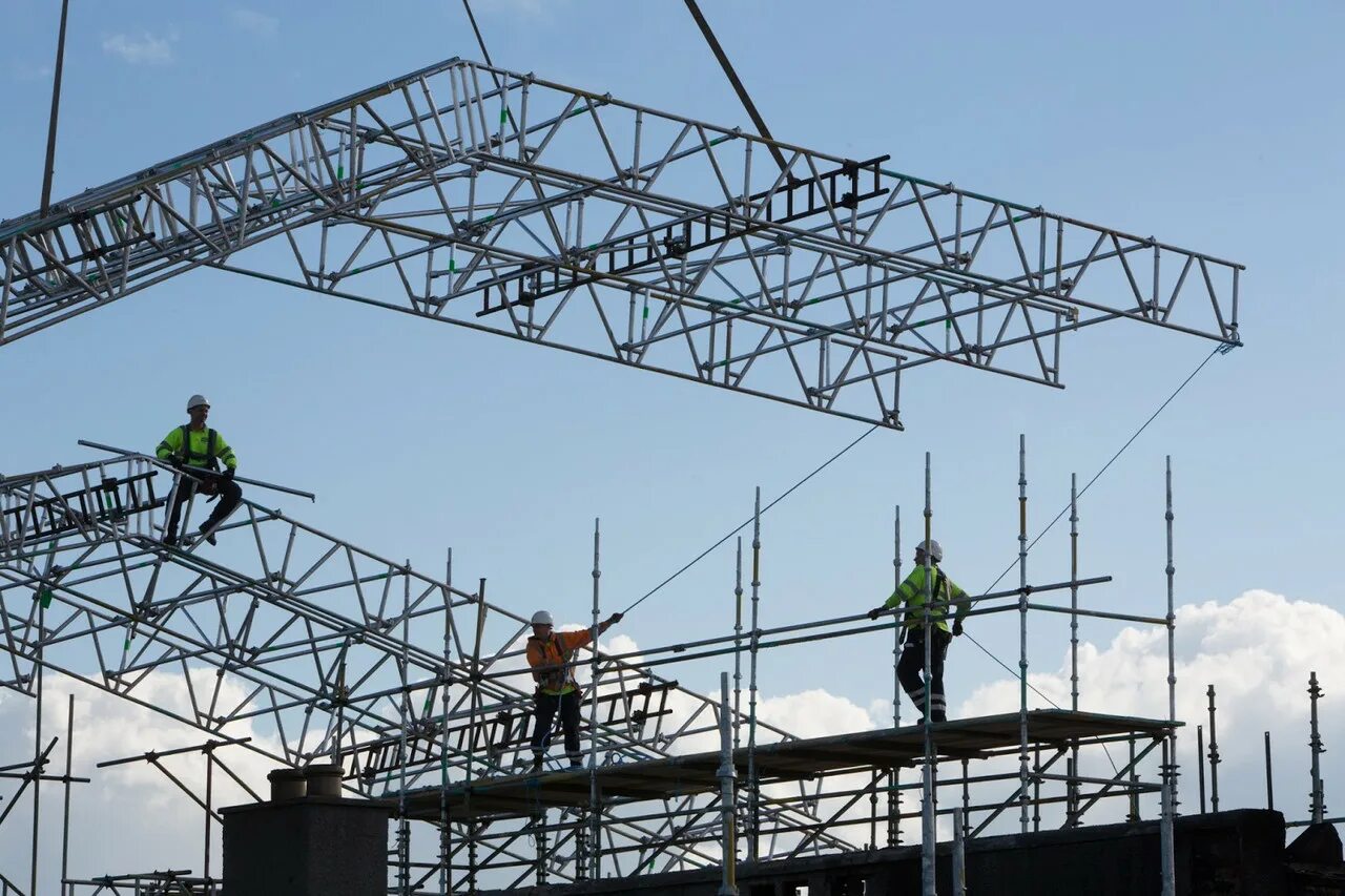 Сборка металлоконструкций. Ттк монтаж плит железобетонных конструкций. Монтаж металлоконструкций. Монтажник металлоконструкций. Монтаж и сборка конструкций.