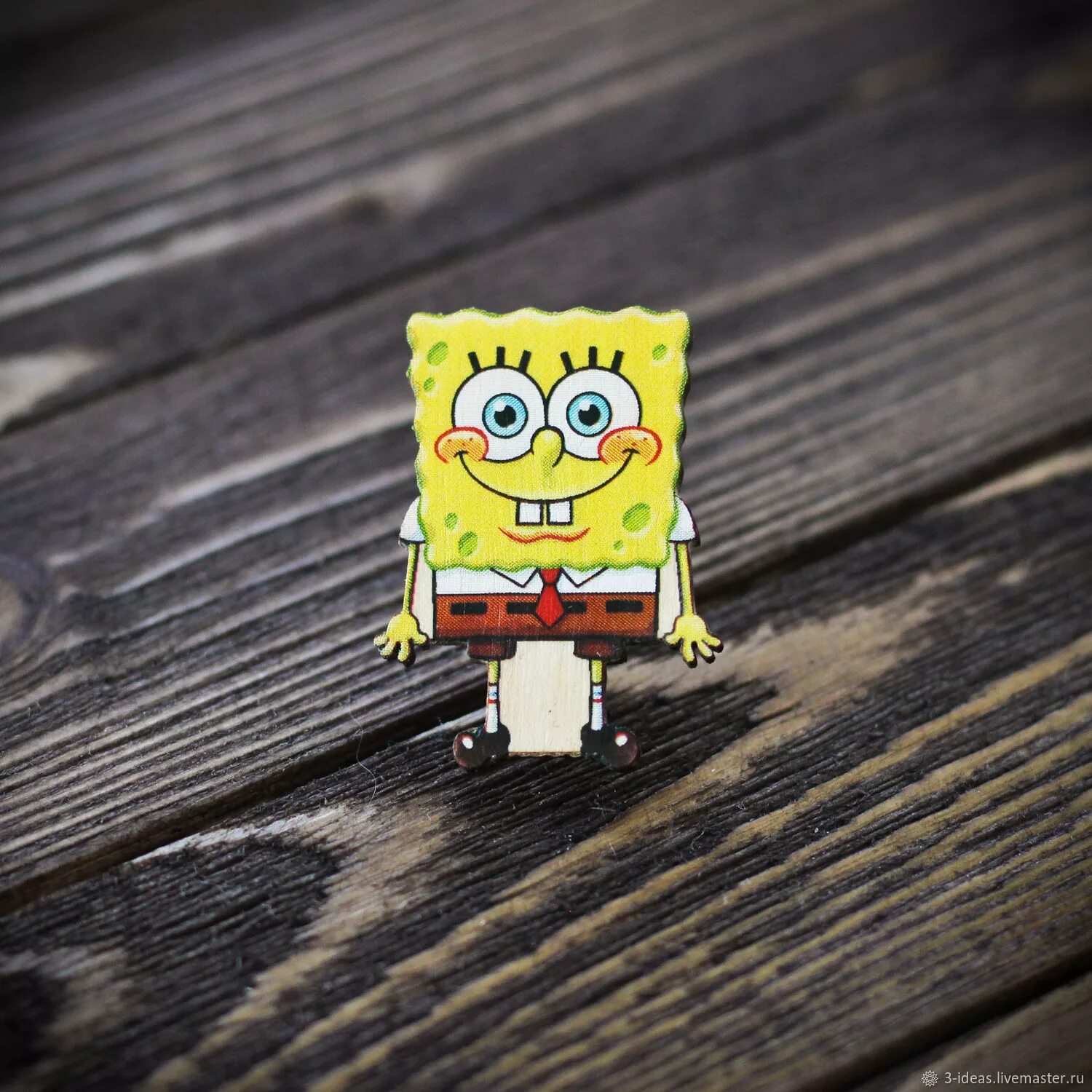 Spongebob купить. Спанч Боб. Вещи с губкой Бобом. Губка Боб значок. Деревянные значки.