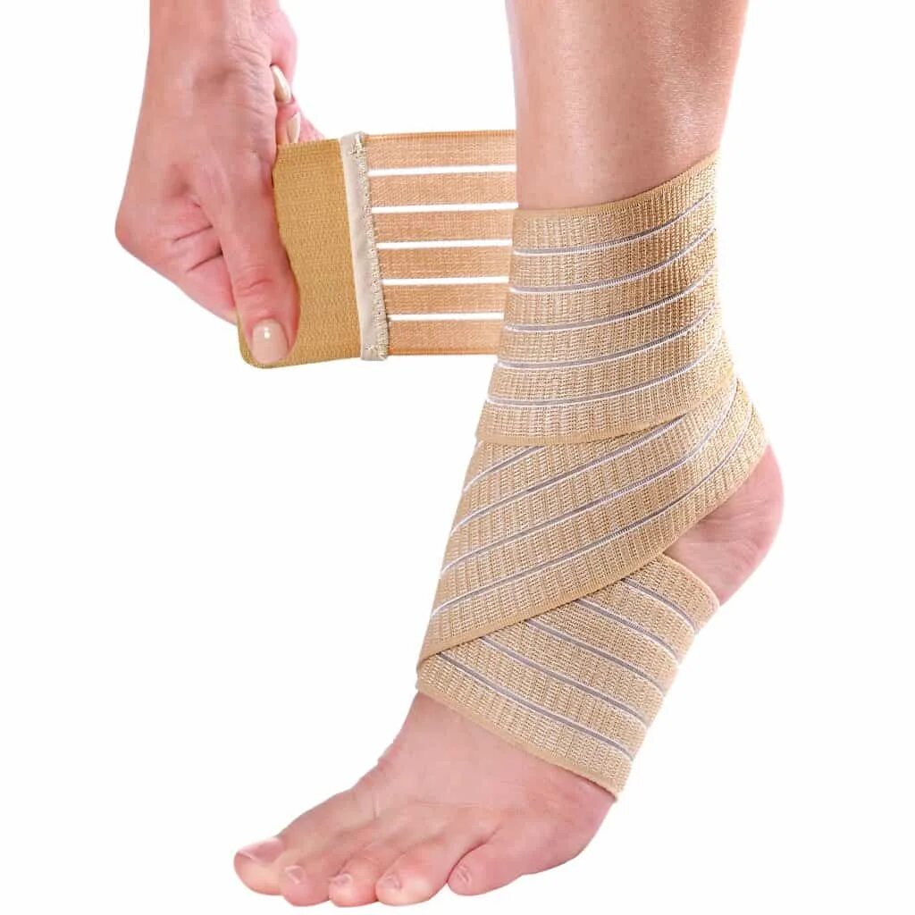 Как зафиксировать голеностоп эластичным бинтом. Бандаж коленный pharmacels knee strap. повязка эластичная восьмиобразная для голеностопа tonus elast 9610. эластик бинт голеностопного сустава. эластичный бинт на вывих голеностопа.