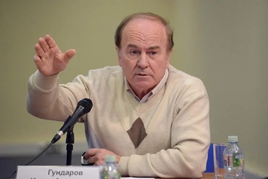 Профессор гундаров фото. Доктор медицинских наук википедия. Доктор медицинских наук википедия. Чучалин академик медицинских наук. Доктор наук гундаров.