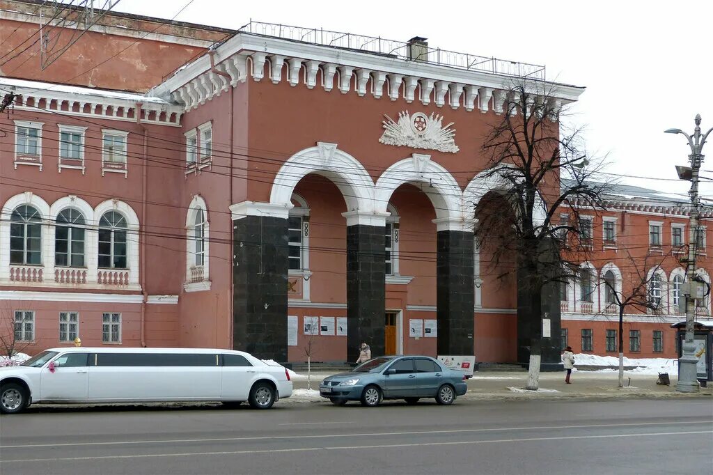 пермь здание министерства обороны. дом жилой офицеров омск. дом офицеров. рядом с домом офицеров. ул павловская 8 дом офицеров.