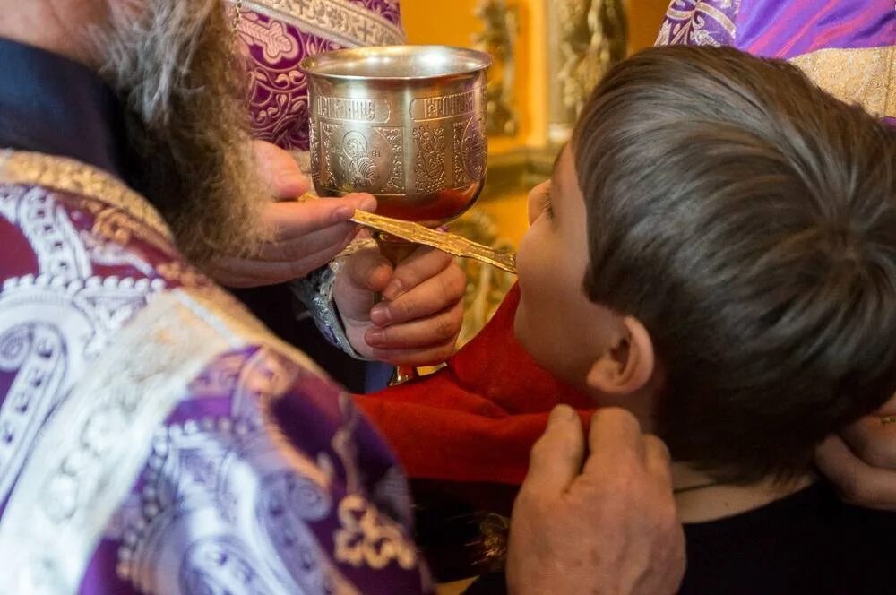 Таинство причастия Евхаристия. Таинство Причащения (Евхаристия);. Таинство Евхаристии в православии. Таинство церкви причащение. Можно ли есть в храме