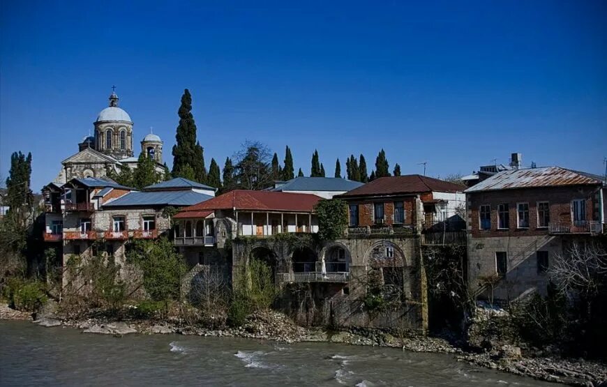 Кутаиси это. Город кутаиси грузинская. Кутаиси центр города. Кутаиси столица имеретии. Кутаиси город в грузии.