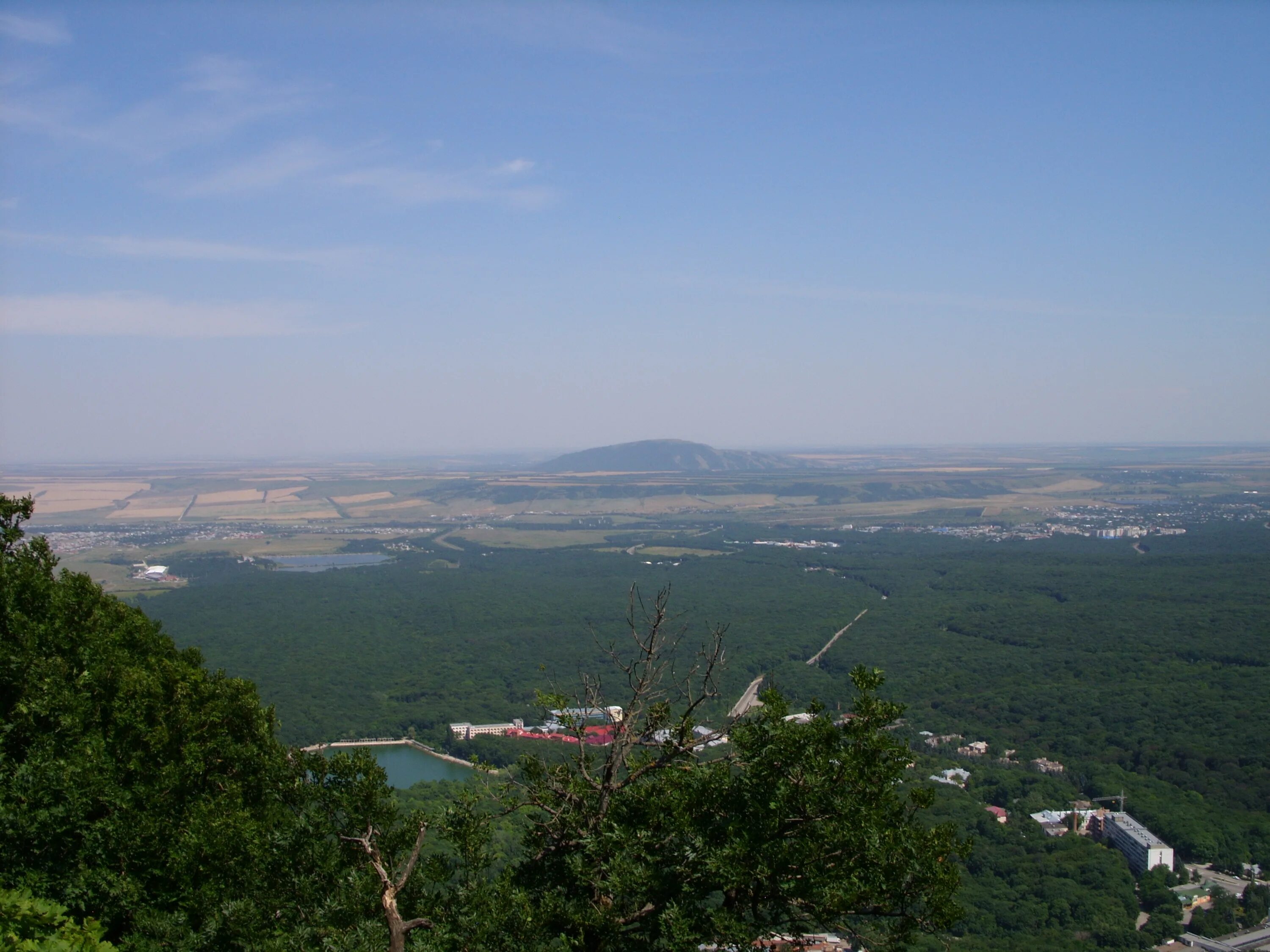 Гора железная железноводск. Вид с горы железной в Железноводске. Смотровая площадка Железноводск. Гора лысая Ставропольский край.