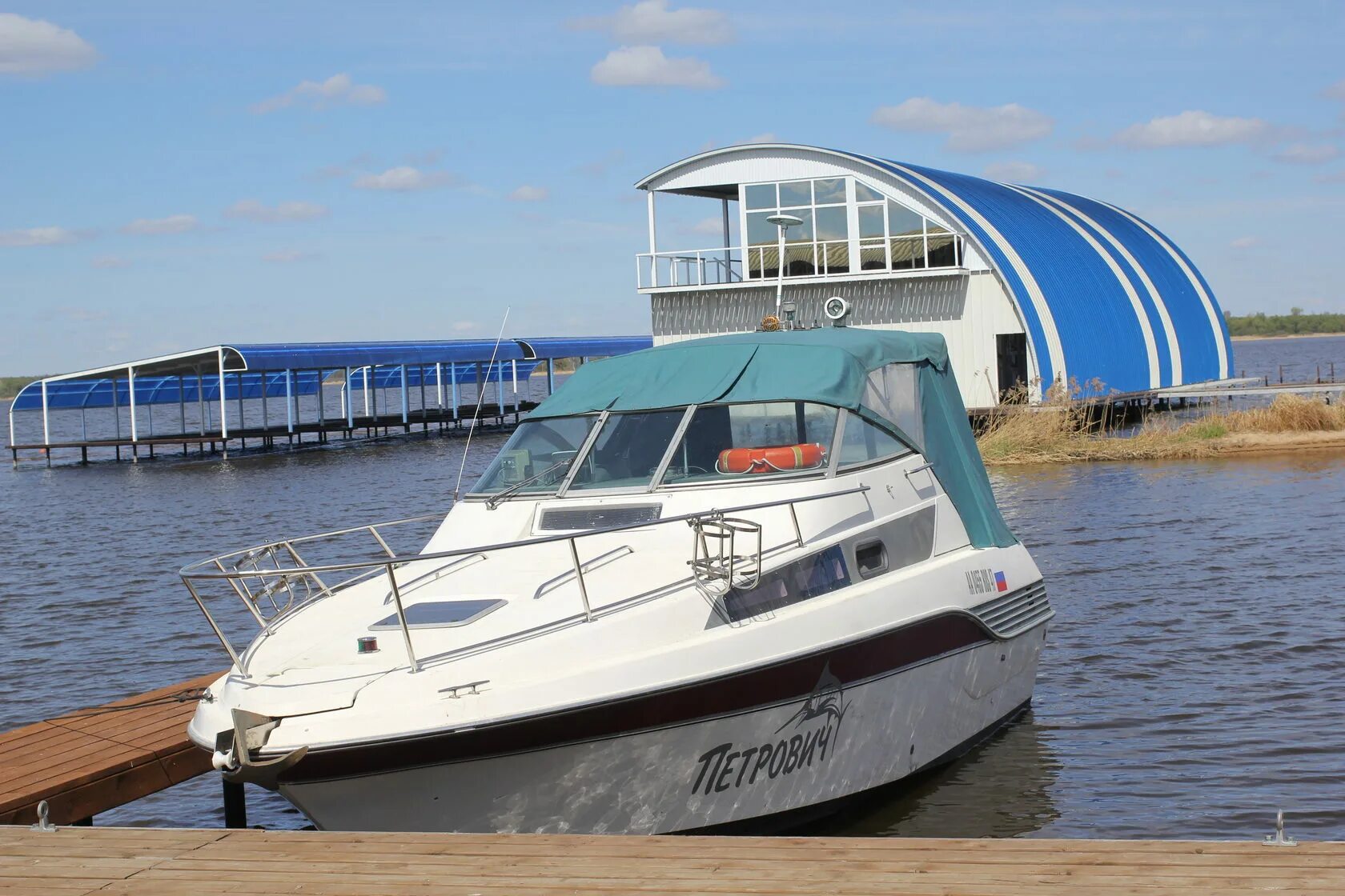 Катера и яхты. Где стоят катера. Где стоят катера. Композитные катера. Современные катера.