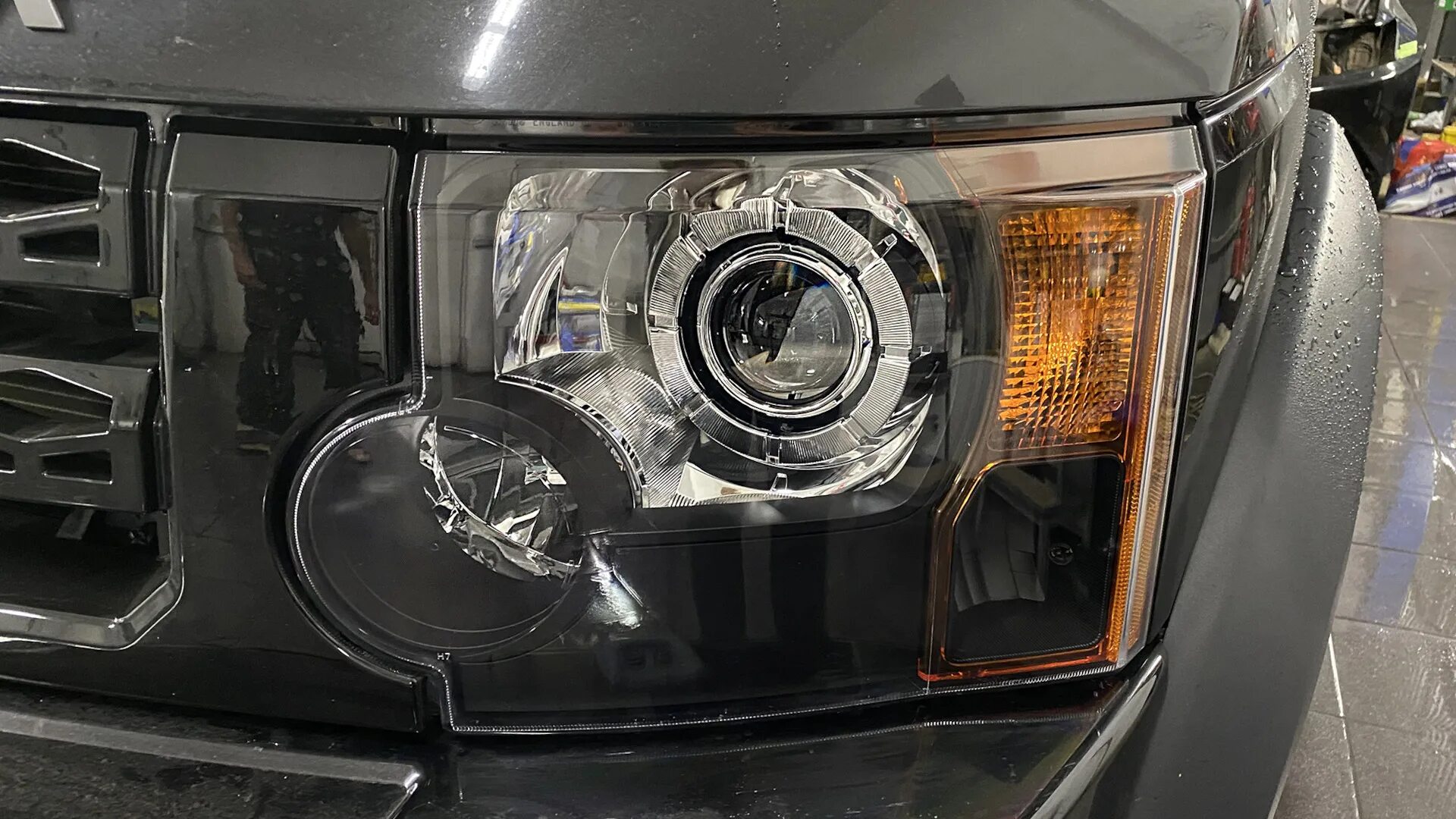 Защита фар range rover l322. Фары ленд ровер. Фары рендж ровер спорт. Линзы на дискавери 3. Линзы на дискавери 3.