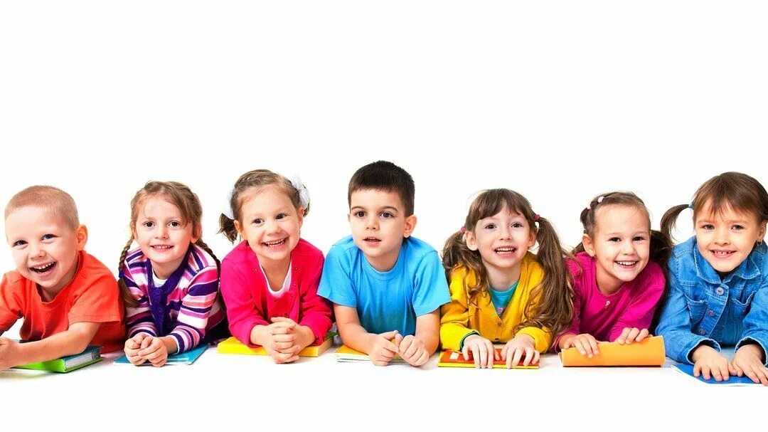 Игры на природе для детей. Играющие дети. Child play kids. Дети весело играют прятки. Child play kids.