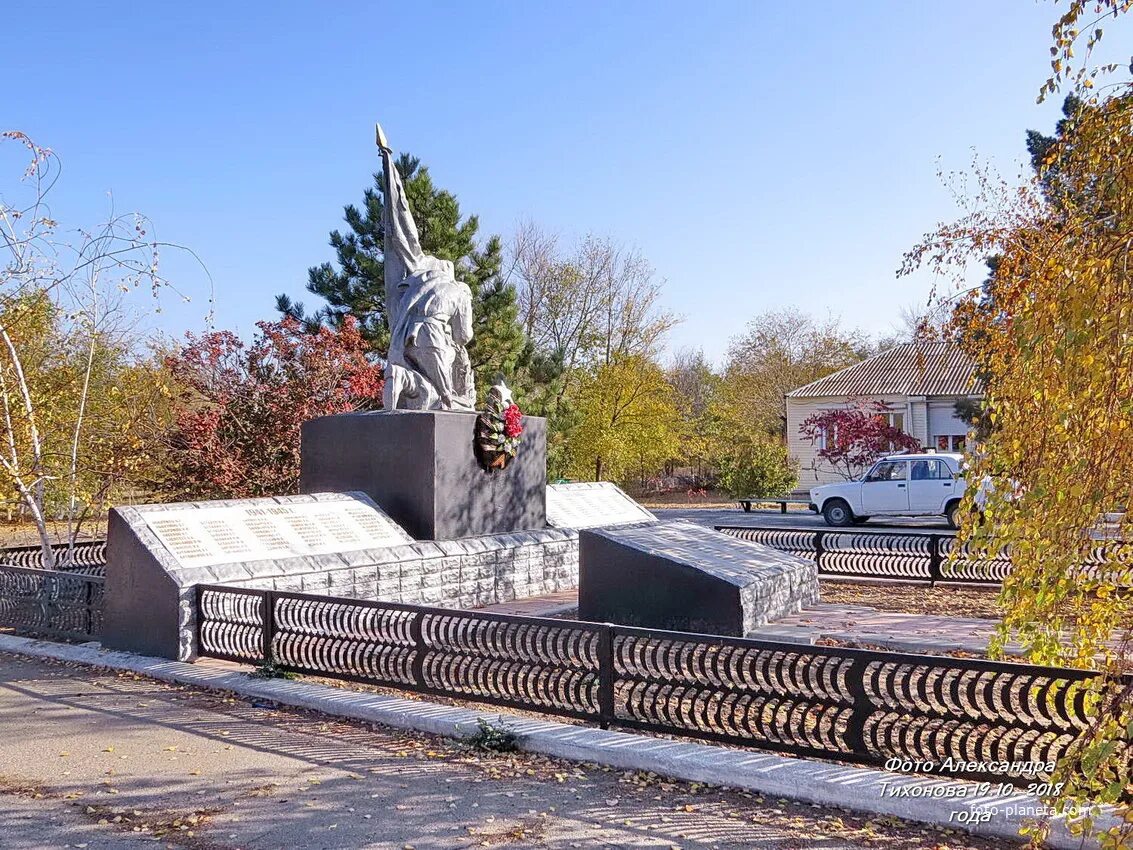 Малая Лучка Дубовский район. Мемориал Дубовского района Ростовская войнам. Мемориал Дубовский район Ростов. Станица малая Лучка Ростовская.