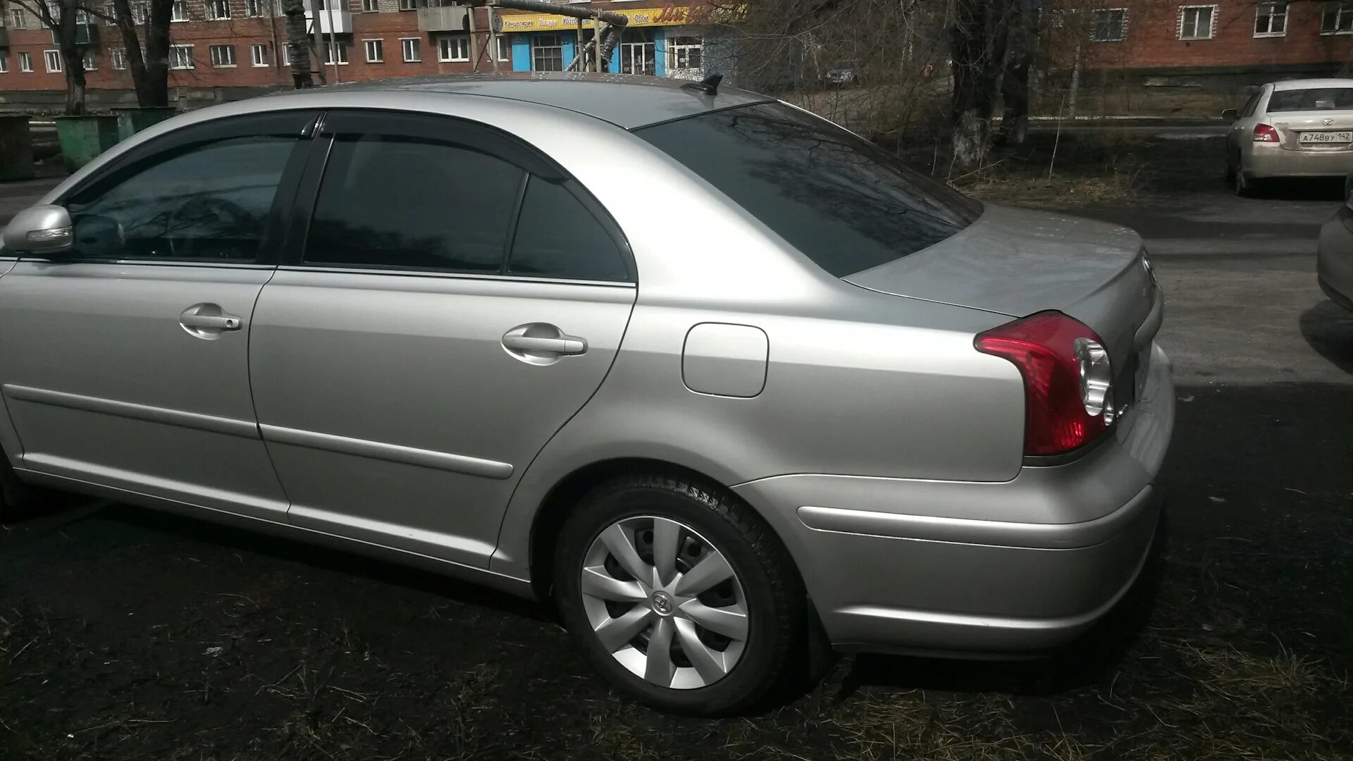Молдинг тойота авенсис
