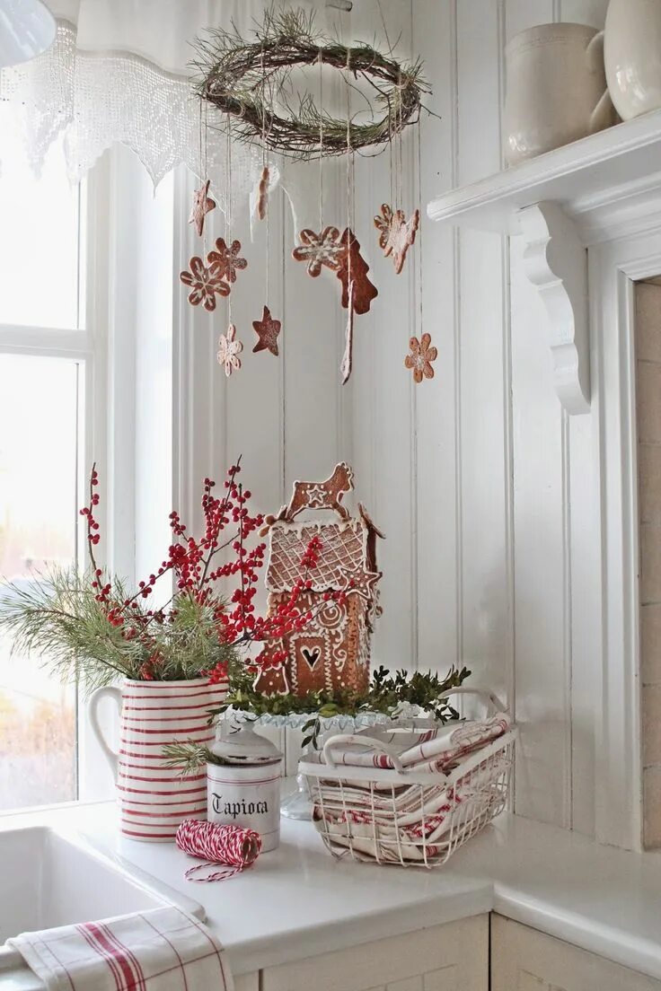 40+ Stunning Christmas Chandeliers Christmas chandelier, Christmas dining room, 
