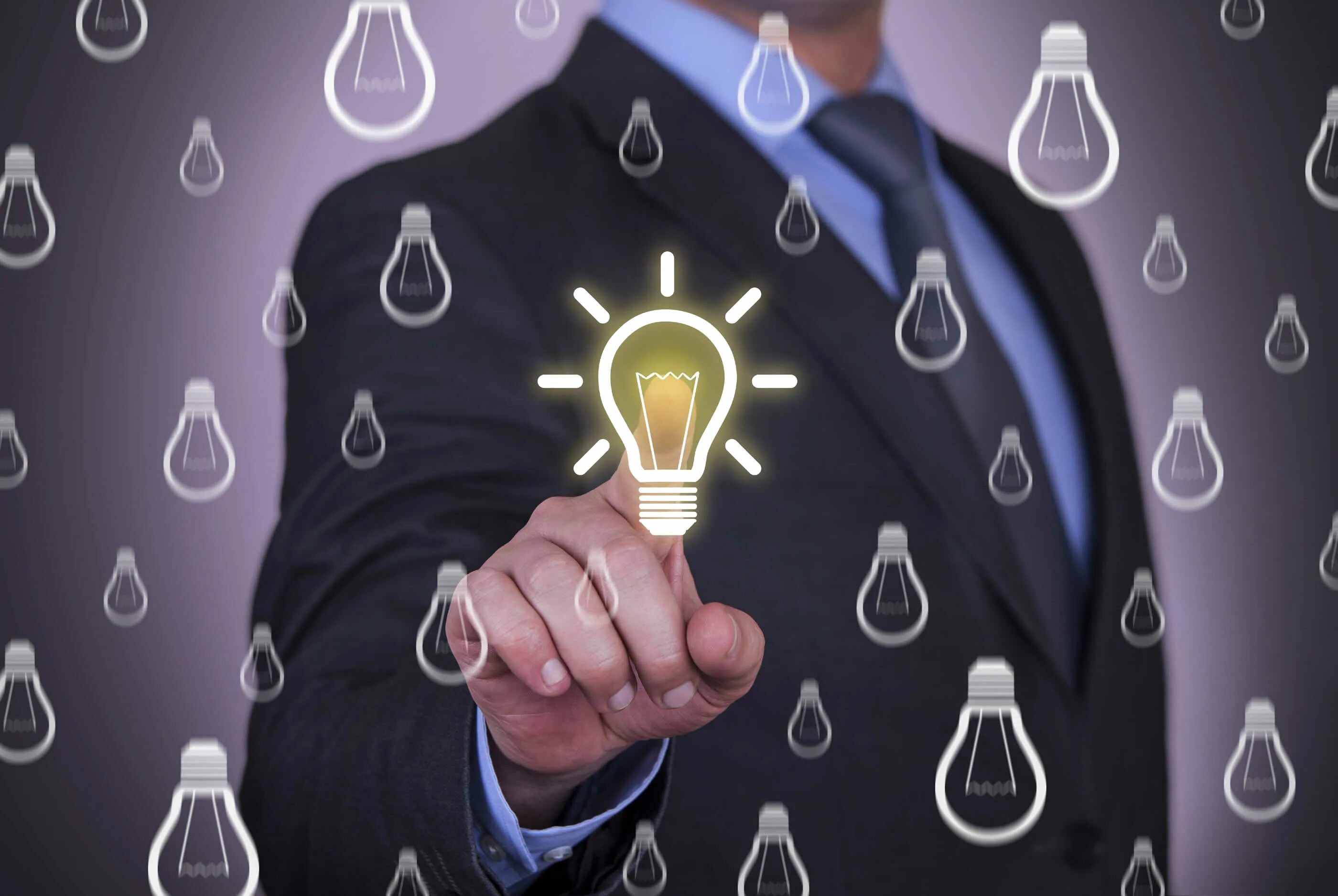 Отбор идей. Тренинг по продажам. Агент по недвижимости. Принятие решений. Идея иллюстрация.