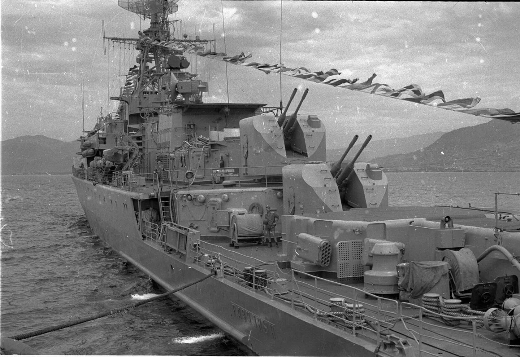 Противолодочные корабли ссср. Эскадренные миноносцы проекта 956. Бпк 1135 сторожевой. Бпк сдержанный черноморского флота. Авианосец новороссийск.