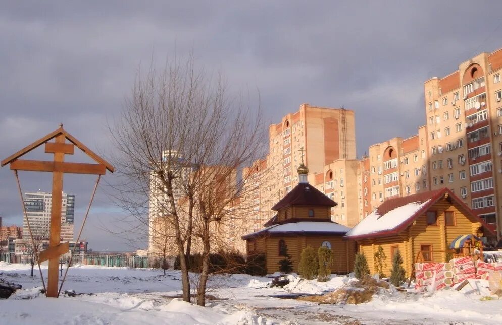 Храм иоанна кронштадтского ул гарибальди. Храм кронштадтского в черемушках. Храм иоанна кронштадтского в москве в черемушках. Церковь иоанна кронштадтского в черемушках. Храм иоанна кронштадтского в новых черёмушках.