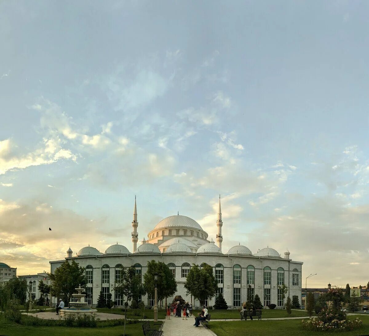 Джума дагестан. Центральная Джума-мечеть. Джума мечеть Дагестан Махачкала. Центральная мечеть Махачкала. Махачкала Джума мечеть площадь.