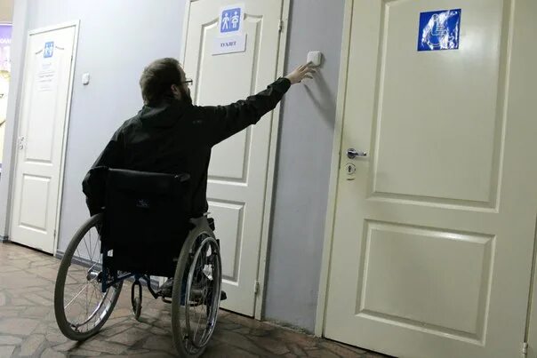 Инвалидам нельзя. Человек в инвалидной коляске. Инвалиды куда попадают. Пандус для колясочников. Подъемник для инвалидов revit.