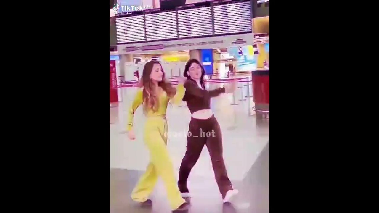 Песня обгоняем иномарку пусть луна. Пусть луна нам светит. Пусть луна нам светит кто поет. Песня обгоняем иномарку пусть луна. Братья гаязовы малиновая лада.