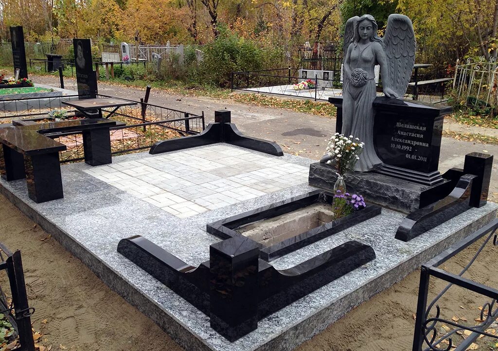 Двойные памятники на могилу. Памятники гранит мемориальные комплексы белоруссия. Мемориальные комплексы из дымовского гранита. Надгробия из гранита. Фото мемориальных памятников.