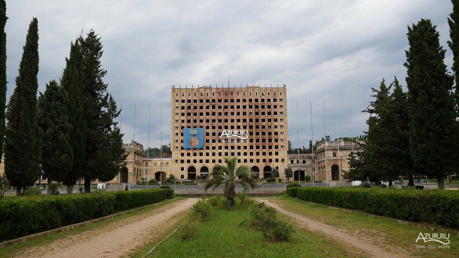 Абхазия резиденция. Дворец президента Абхазии. Сухум президентский дворец. Резиденция президента Абхазии. Дача президента Сухуми.