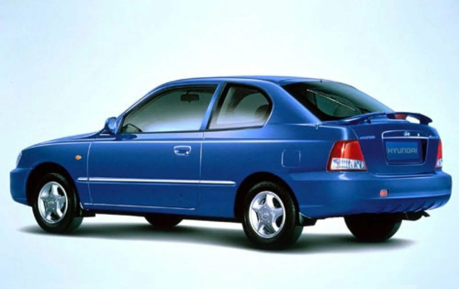 Акцент купить новую. Hyundai Accent хэтчбек 2000. Hyundai Accent 2. Hyundai Accent 2001. Hyundai Accent 2000 седан.