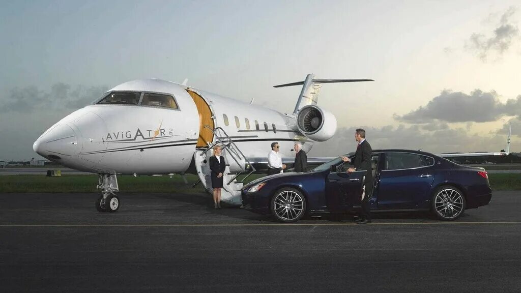 Авиационный прокат. Прайвет Джет. Самолет private Jet. Самолет бизнес Джет. Частный самолет и машина.