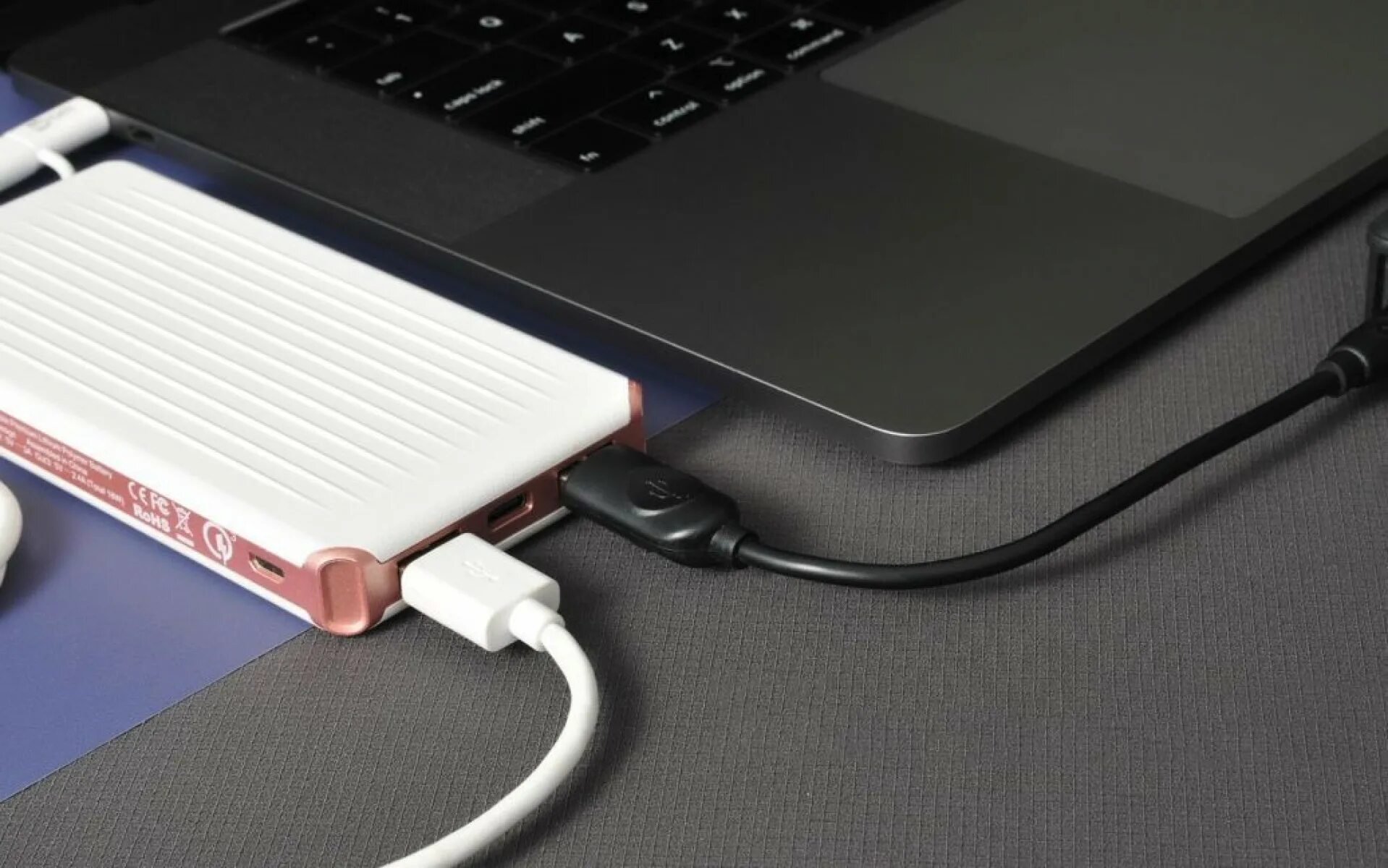 Зарядка ноутбука через type c. Повербанк для ноутбука msi. power bank для ноутбука acer. зарядка ноутбука huawei type-c 65w.