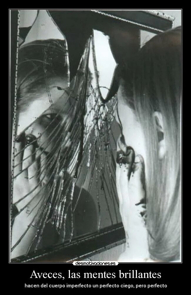 Разбитые отражения фф. Разбитое зеркало. Девушка и разбитое зеркало. Разбитые зеркала. Портрет в разбитом зеркале.