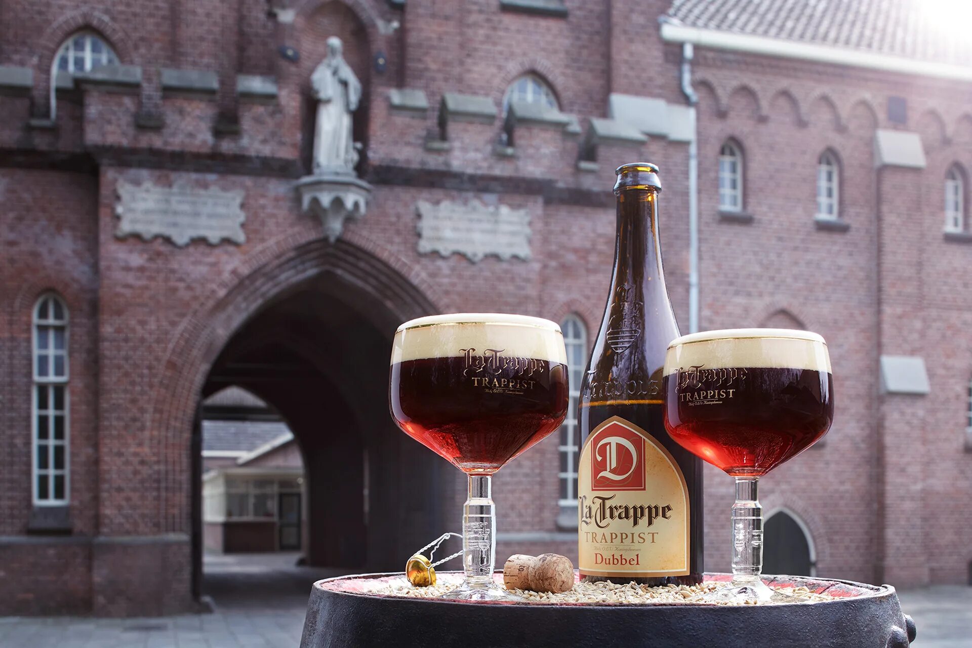 Бокал la Trappe. Бокал la Trappe Trappist. Траппист Санкт-Петербург. Бокалы ля Траппе с пивом Бельгия романтический вечер. Ла трапп