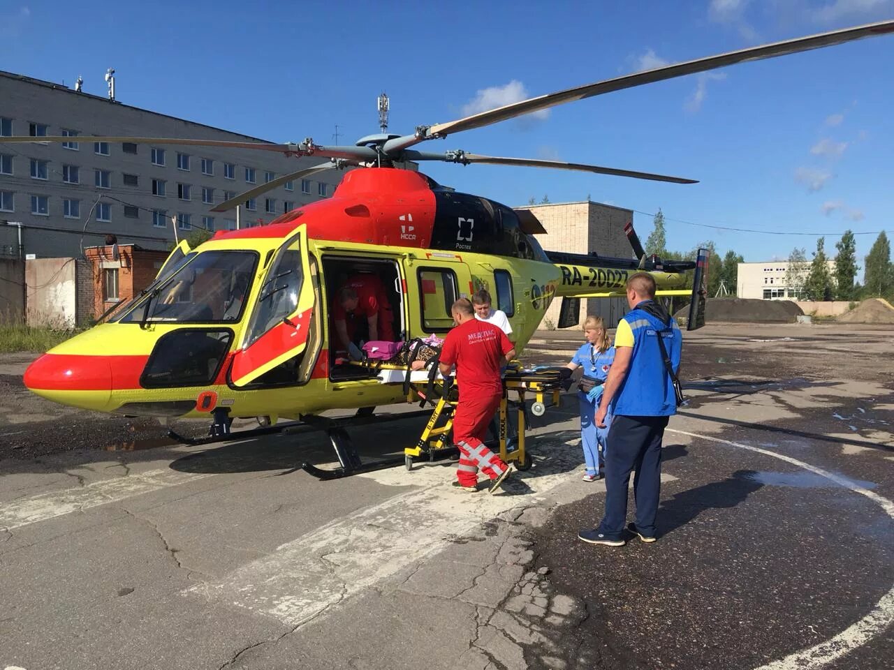 Помощь вертолет. Санавиация ленинградская область. вертолет скорой помощи. вертолетный скорый. иваново вертолет скорой помощи.