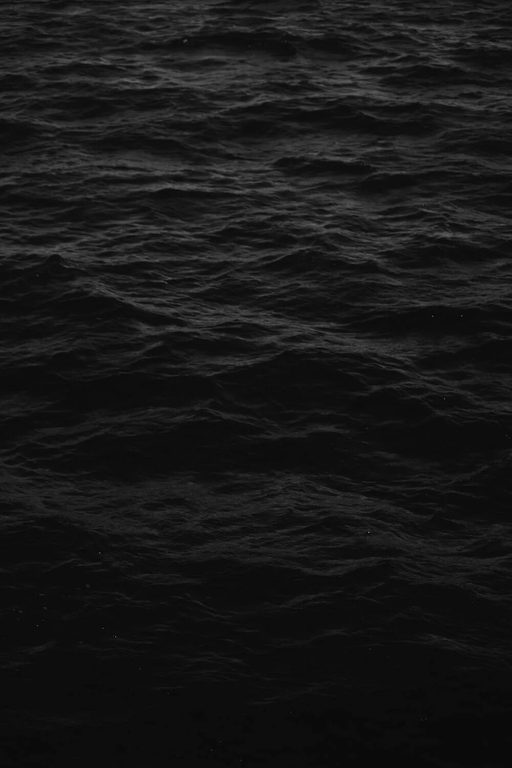 Фото черной воды. Черная вода. Море черного цвета. Темные воды. Темный фон.