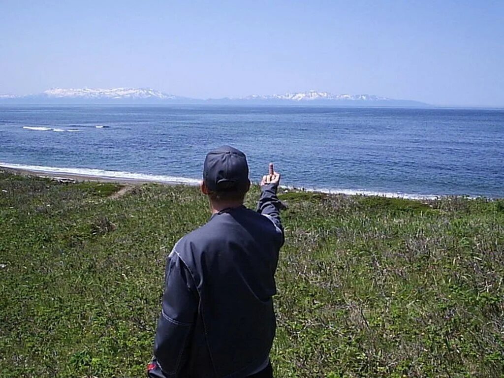 Видать н. Остров Кунашир вид на Японию. Вид на Японию с Сахалина. Вид на Кунашир с Хоккайдо. Вид на Курилы из Японии.
