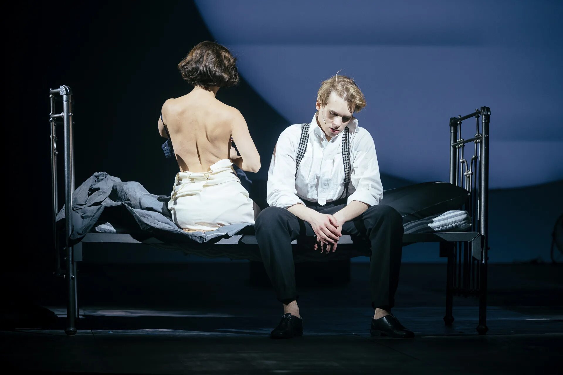 Женщины есенина мхат актеры. Мхт женщины есенина. Женщины есенина спектакль. Стриженова спектакль есенин. Мхт женщины есенина.