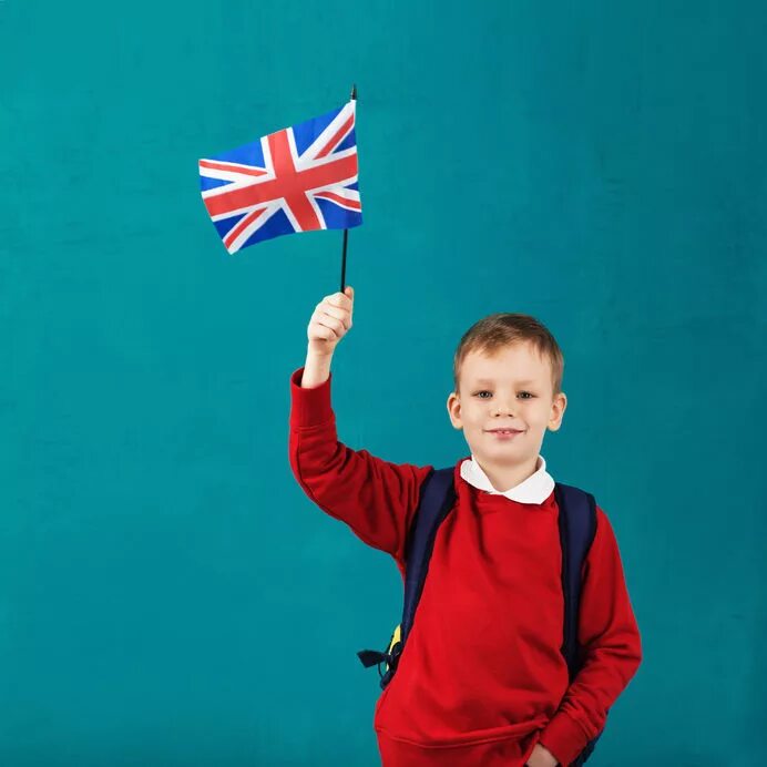 Ребенок с британским флагом. Мальчик с британским флагом. Ребенок с английским флагом. Флаг Англии для детей. Britain young