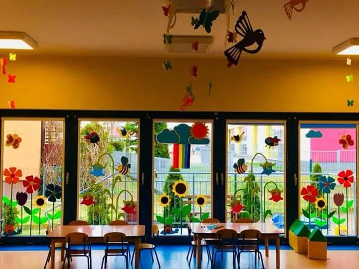 Pin on аппликация Spring crafts, Spring flowers, Spring classroom door