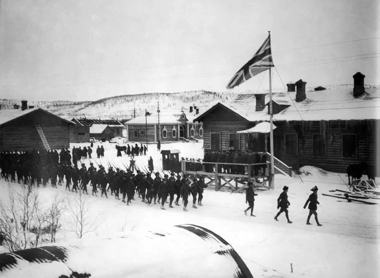 Высадка в мурманске. Интервенция Мурманск 1918-1920. Интервенты в Мурманске 1918. Архангельск 1918 интервенция. Мудьюг лагерь.