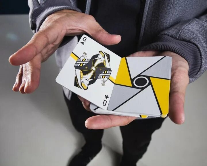 Кардистри флориш. Карты для кардистри. Кардистри флориш. Cardistry card decks. Игральные карты для кардистри.