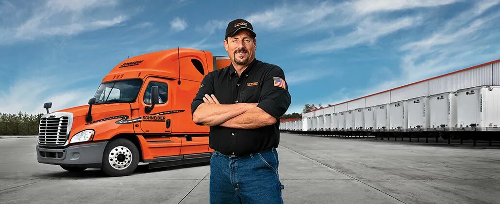 Тягач без водителя. Сумасшедший дальнобойщик. lorry driver. ряд фур с водителями. управляющий компании грузовики.