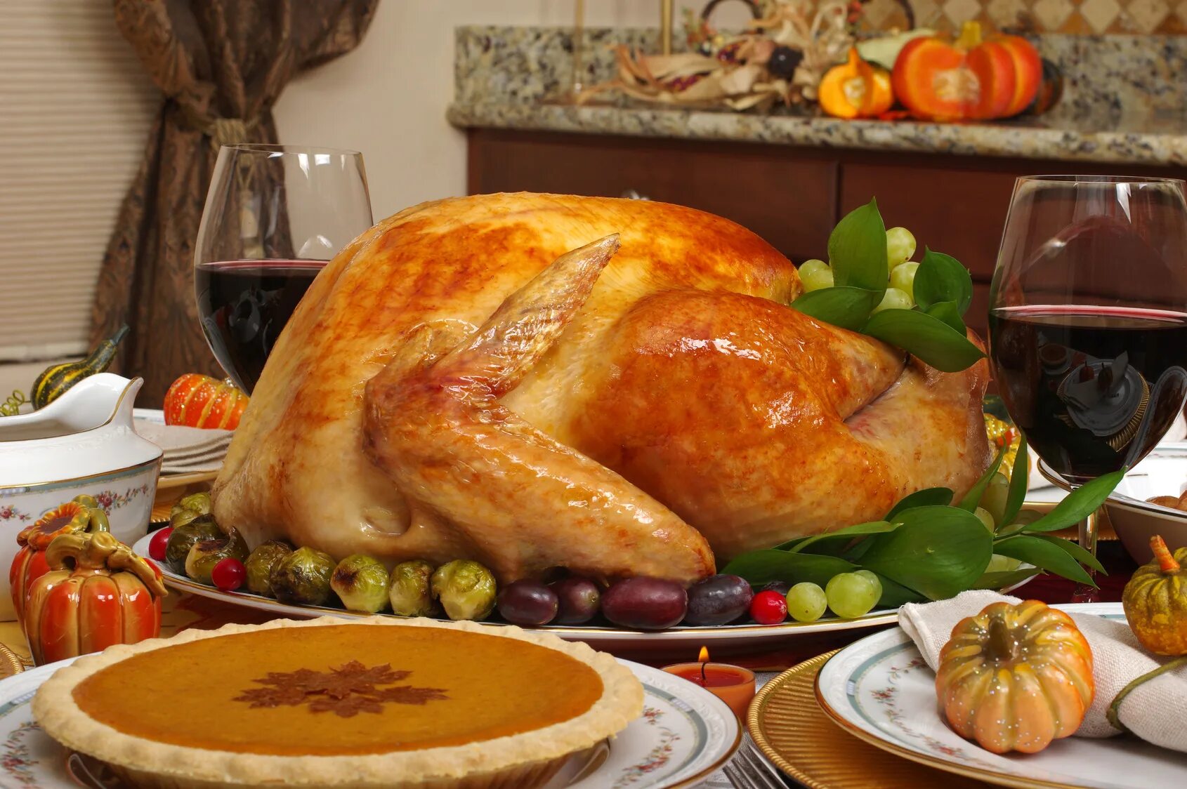 Thanksgiving turkey. Американская индейка на день Благодарения. Индейка на день Благодарения в США. Индейка на день Благодарения. Праздничные блюда.